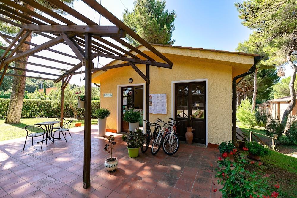 Residence Ristorante Il Paradiso Guardistallo Exterior photo