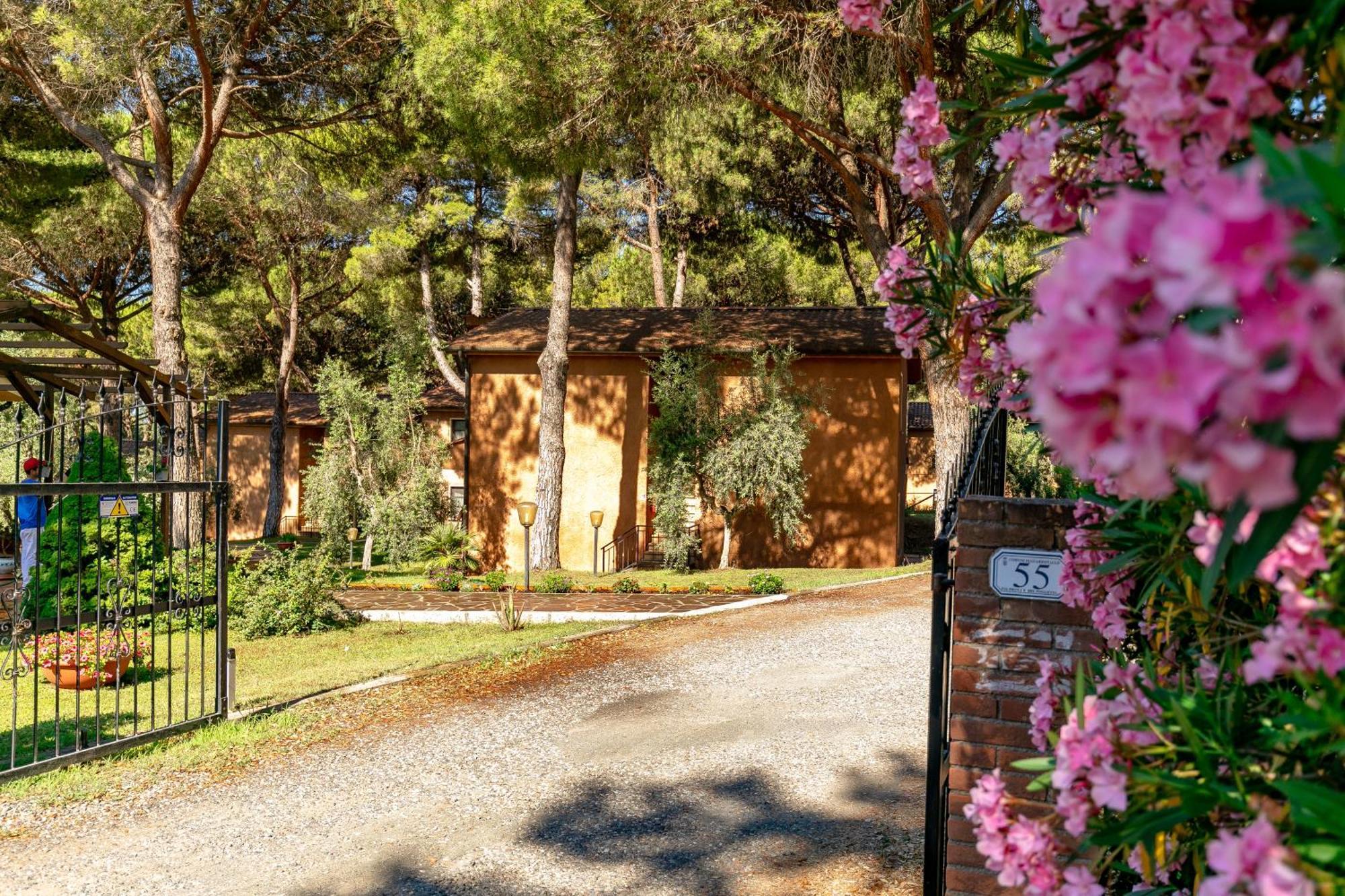 Residence Ristorante Il Paradiso Guardistallo Exterior photo