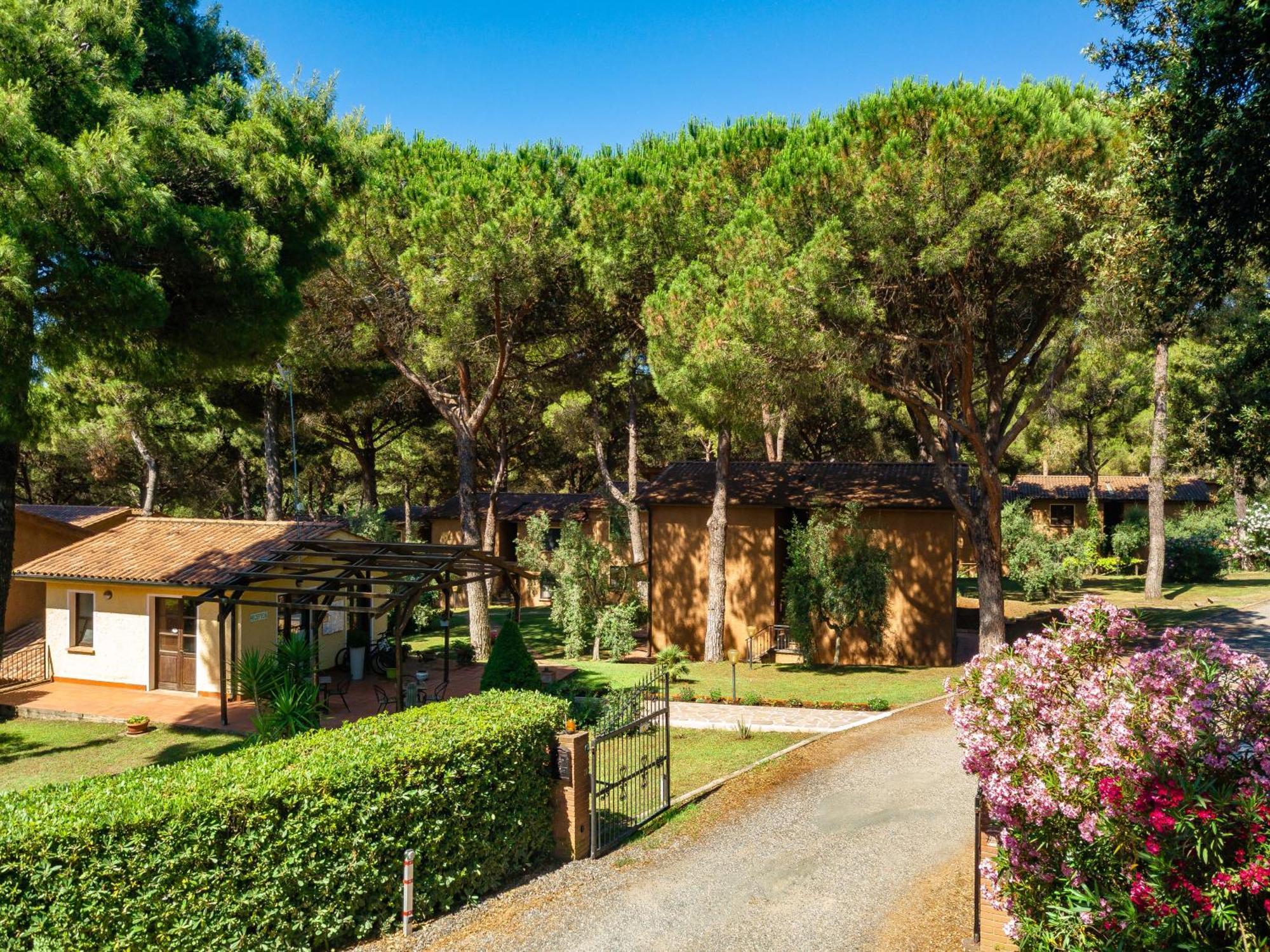 Residence Ristorante Il Paradiso Guardistallo Exterior photo