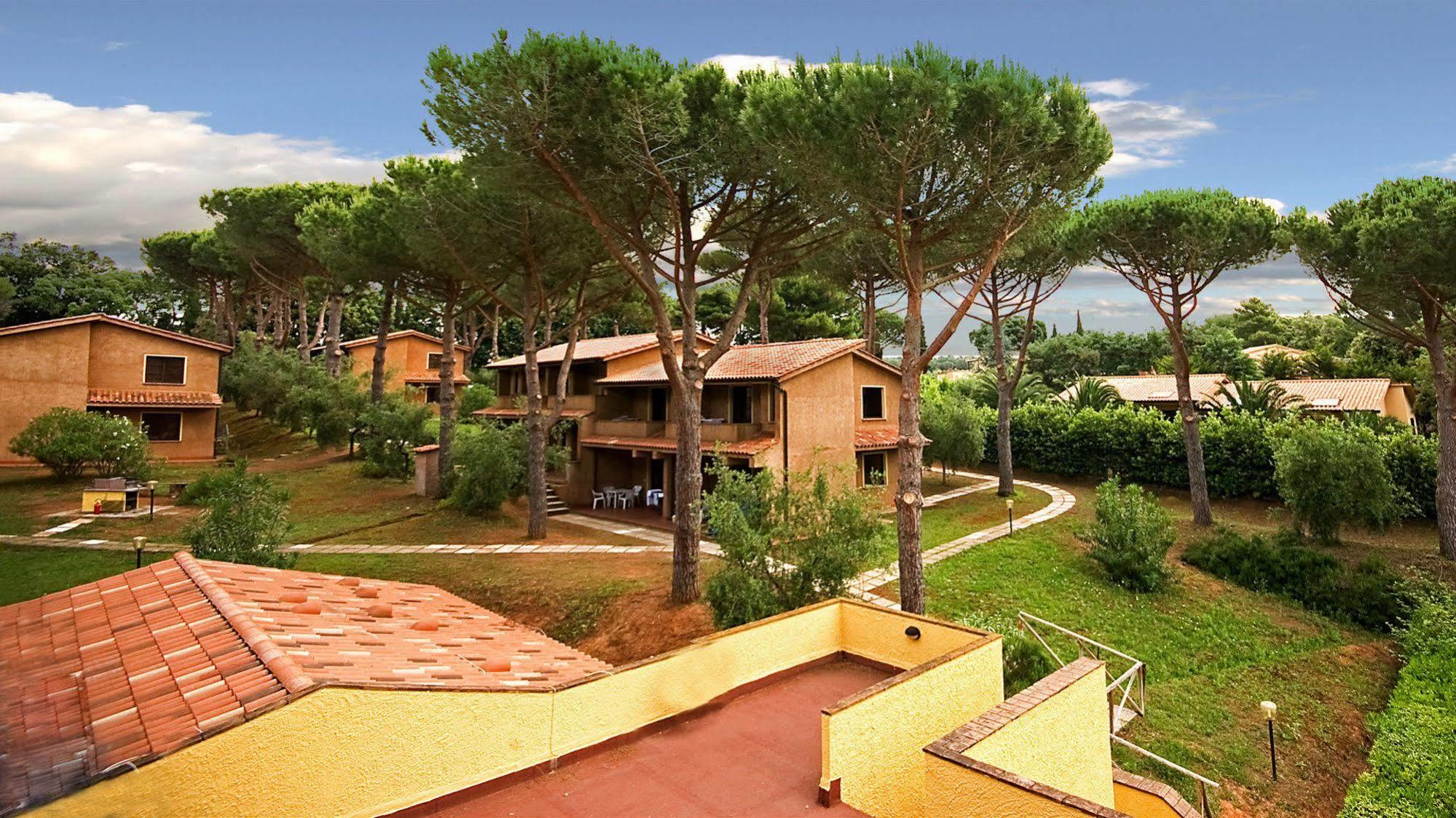 Residence Ristorante Il Paradiso Guardistallo Exterior photo